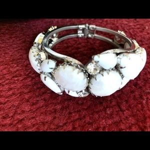 Vintage Bracelet, white and crystals stones.